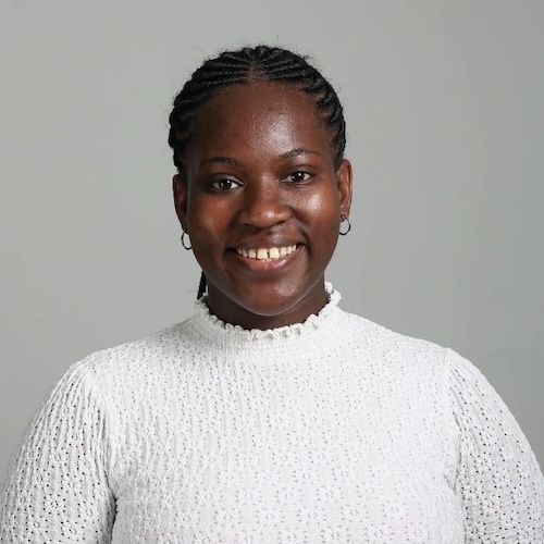 Portrait photo Abigail of Mushendami.