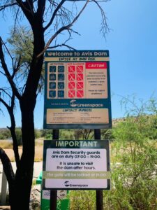Avis dam entry sign.